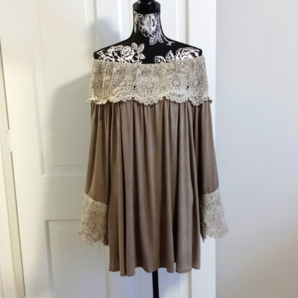 🆕 💋Boutique Brand💋 - Lace/Knit OTS Top